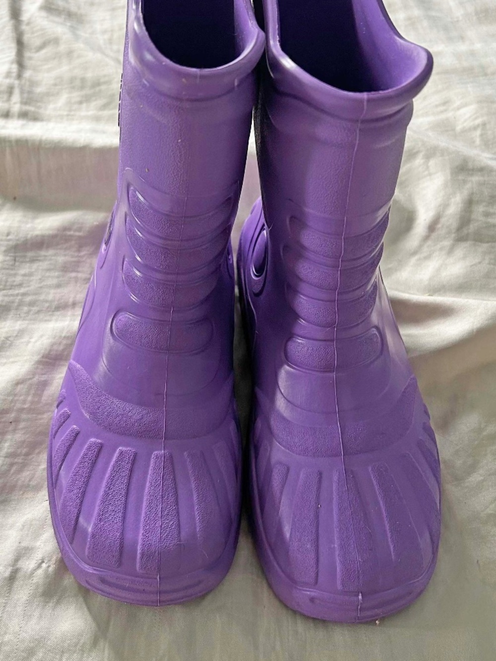 CROCS BOOTS, LIMITED EDITION, PURPLE, SIZE LADIES M (8-9), IN CROCS FABRIC BACKP
